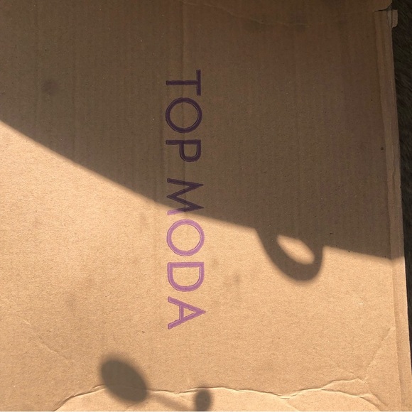 NIB Top Moda womens high top sneaker red white and black size 9 - Picture 4 of 7